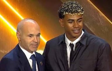 记者：埃切韦里想去罗马而非赫罗纳，他已向身边人重申这一点