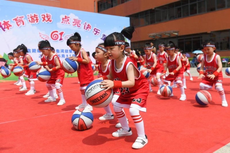 索利耶沃俱乐部更新那不勒斯球员大卫·内雷斯的伤情：今日球员在松树大道医院接受仪器检查，结果显示左脚踝扭伤程度较预期更轻，未出现结构性损伤。 来源：著名记者斯基拉